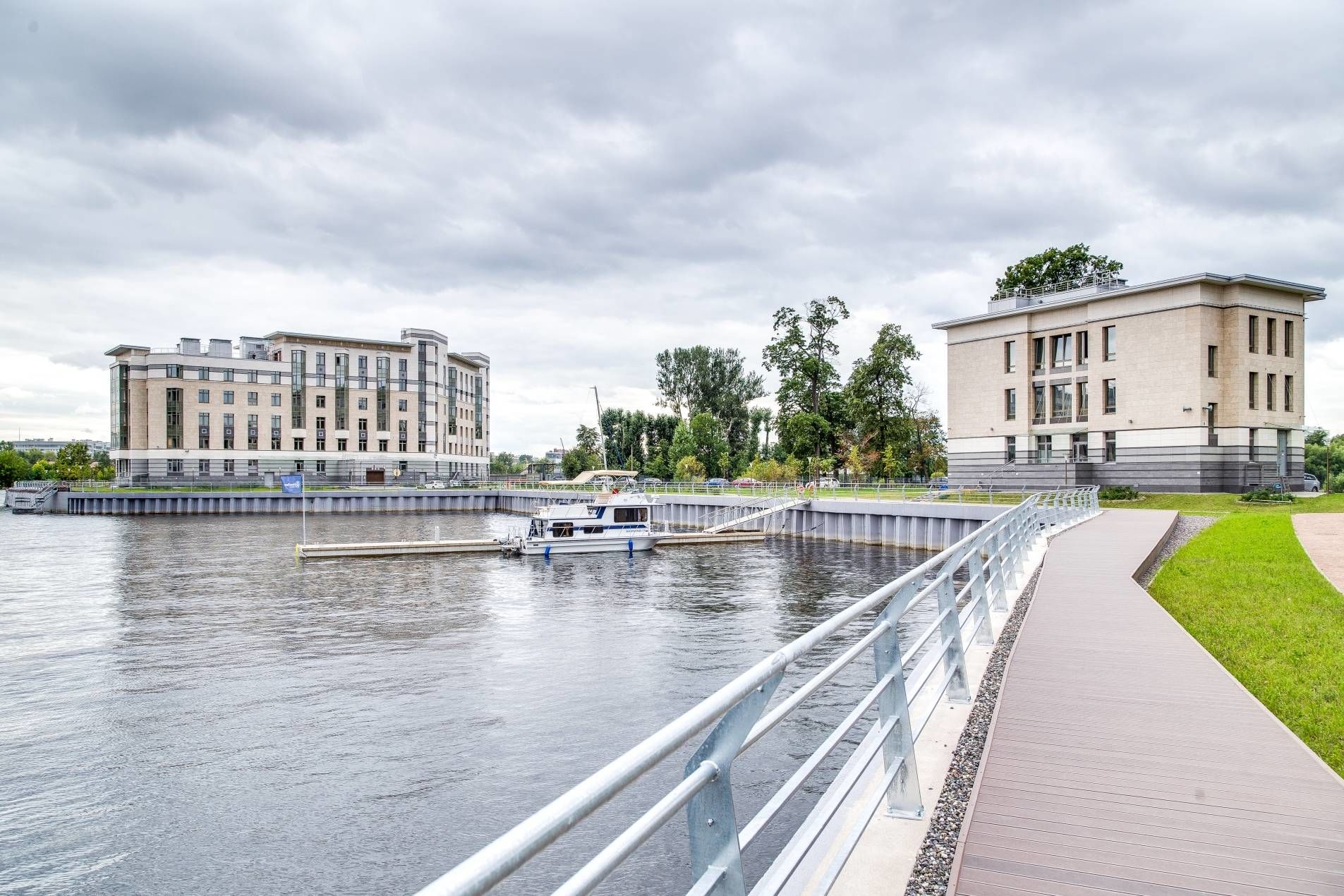 Вид с набережной Продажа апартамента 248м² 'Royal Park' Петровский пр., 2 Вид с набережной Продажа апартамента 248м² 'Royal Park' Петровский пр., 2