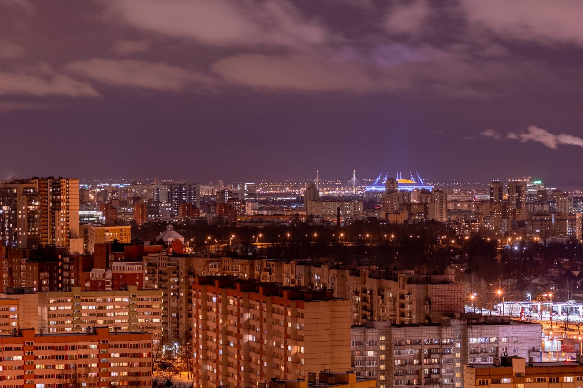 Вечерний вид из окон Продажа квартиры 125м² 'Поэма у трех озер' Луначарского пр., 15 к. 1 Вечерний вид из окон Продажа квартиры 125м² 'Поэма у трех озер' Луначарского пр., 15 к. 1