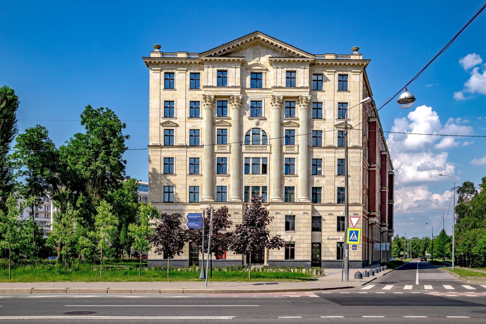 Торжественный фасад Продажа квартиры 267м² 'VERONA' Морской пр., 29 Торжественный фасад Продажа квартиры 267м² 'VERONA' Морской пр., 29
