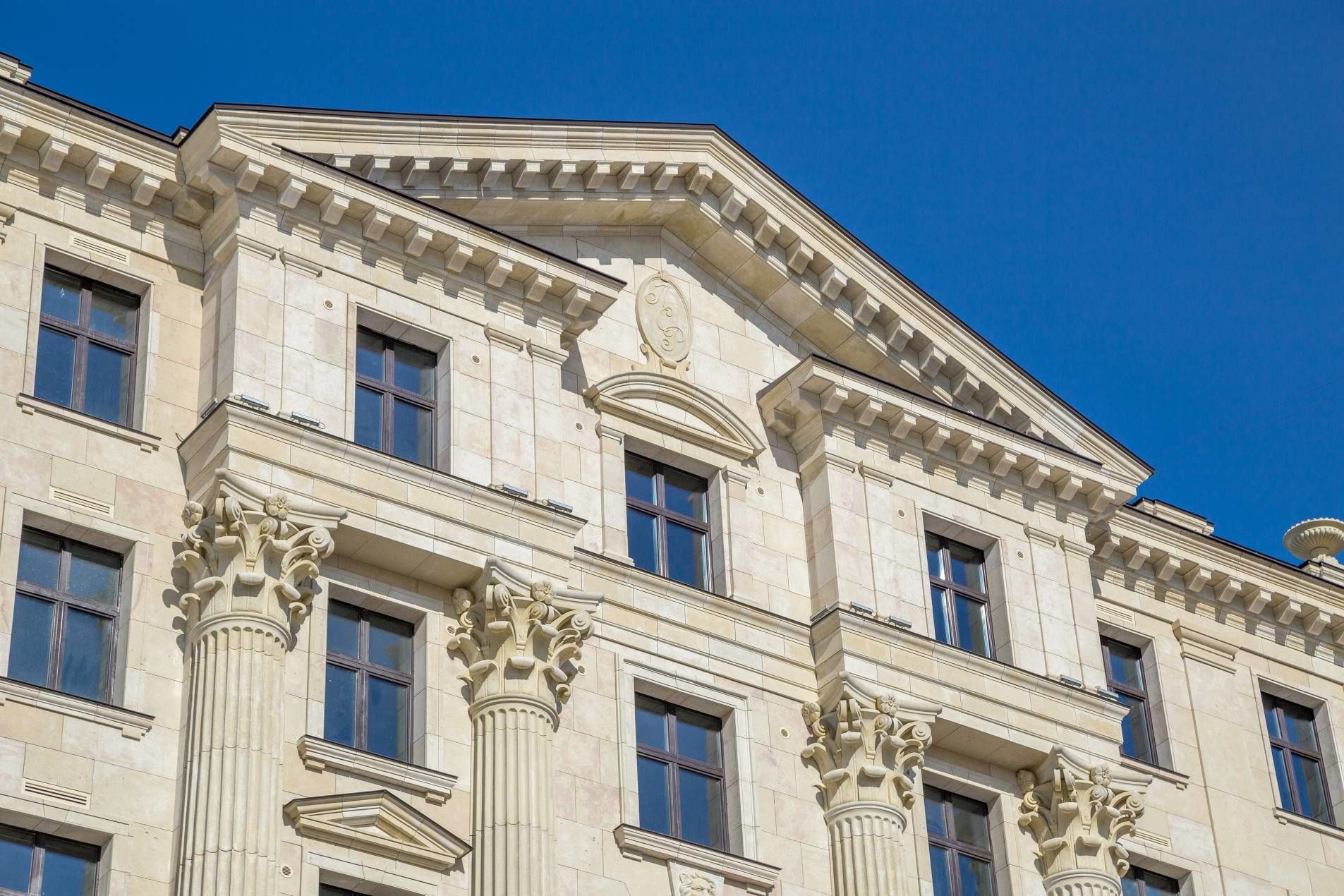 Величественные колонны Продажа квартиры 267м² 'VERONA' Морской пр., 29 Величественные колонны Продажа квартиры 267м² 'VERONA' Морской пр., 29