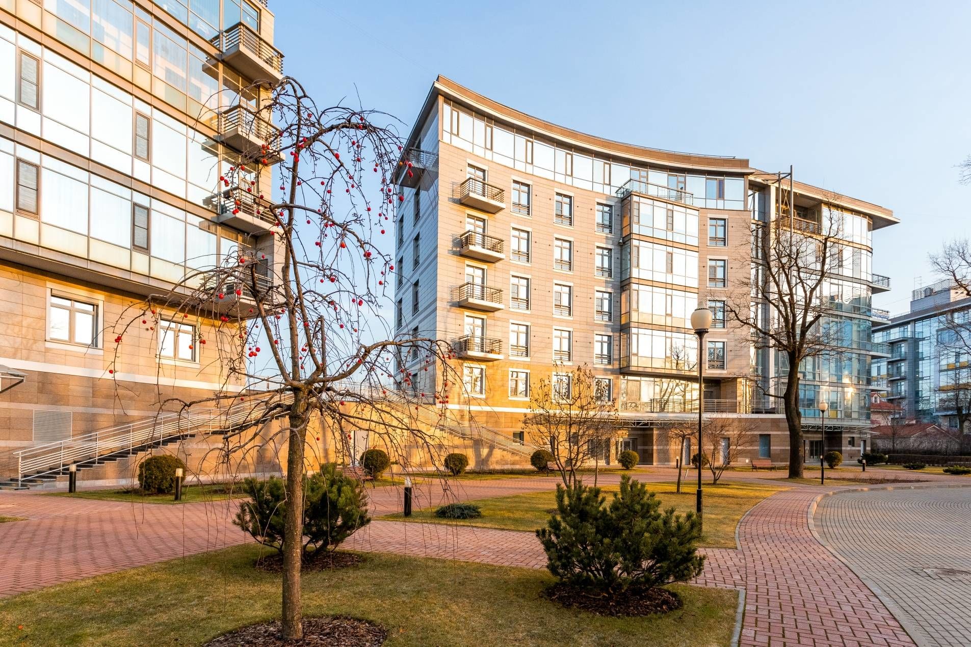 Уютная закрытая территория Продажа квартиры 170м² 'Фаворит' Крестовский пр., 26 Уютная закрытая территория Продажа квартиры 170м² 'Фаворит' Крестовский пр., 26