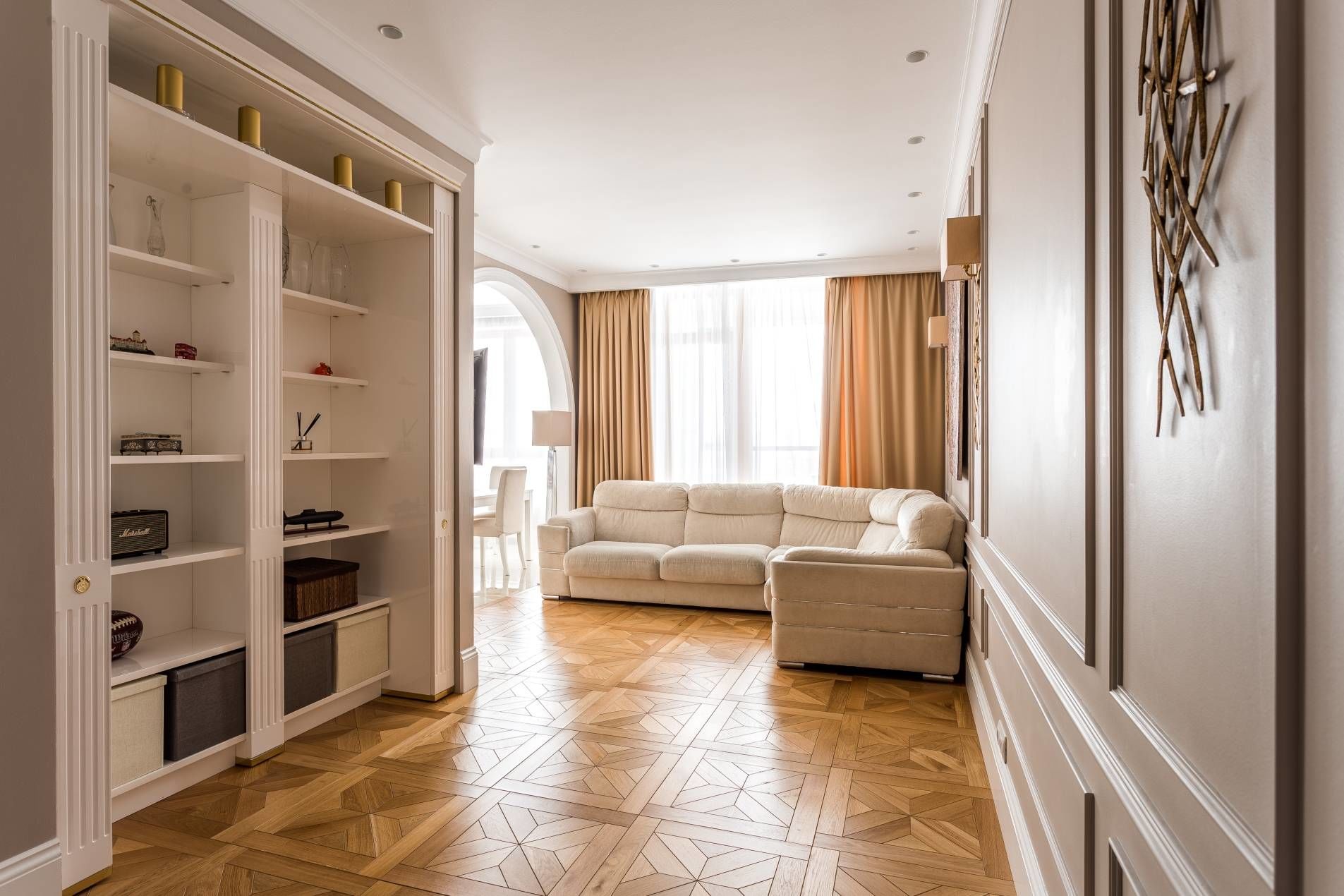 Дубовый наборный паркет и мебель Natuzzi Продажа квартиры 130м² 'Riverside' Ушаковская наб., 3 Дубовый наборный паркет и мебель Natuzzi Продажа квартиры 130м² 'Riverside' Ушаковская наб., 3