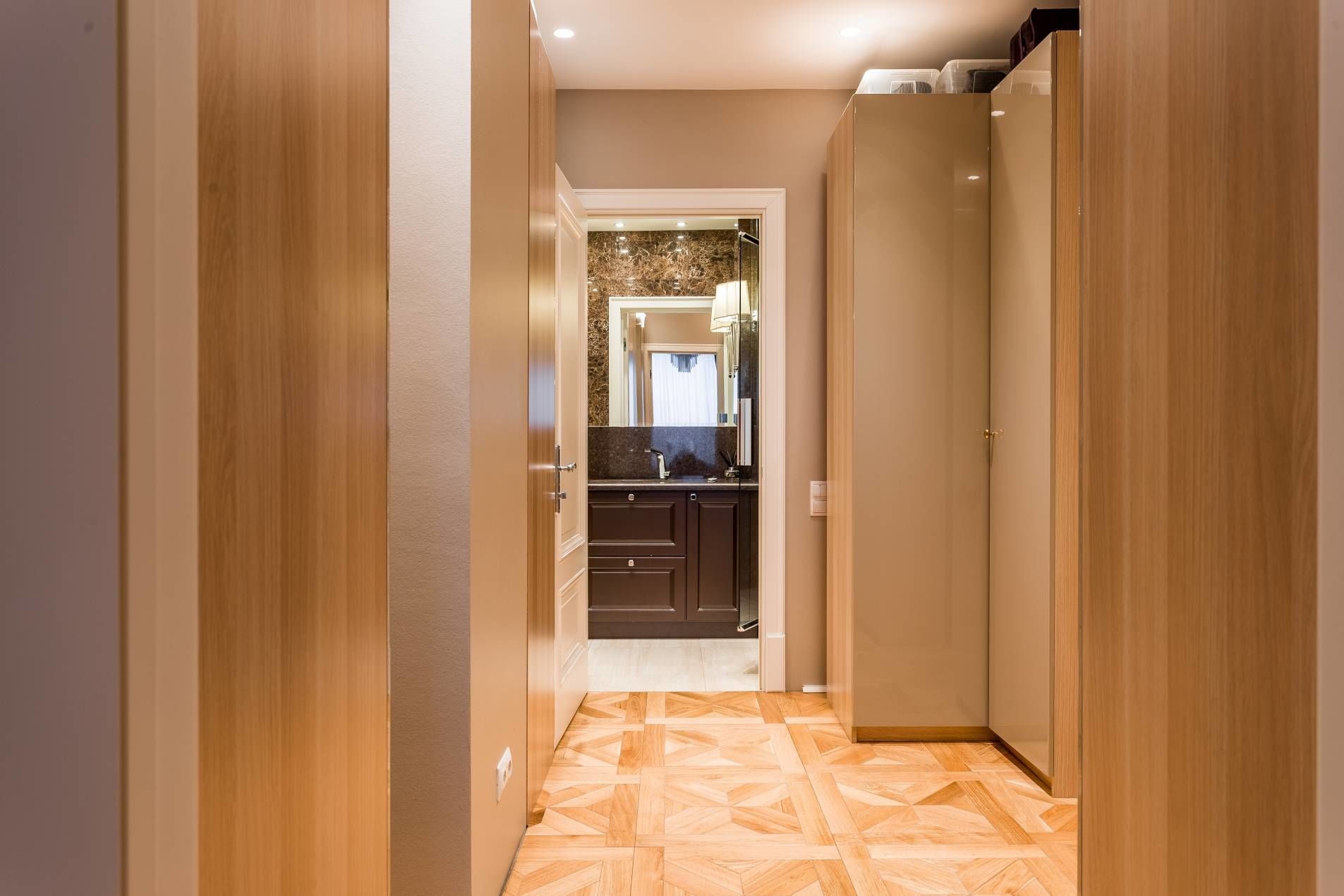 Гардеробная и ванная комната в мастер-спальне Продажа квартиры 130м² 'Riverside' Ушаковская наб., 3 Гардеробная и ванная комната в мастер-спальне Продажа квартиры 130м² 'Riverside' Ушаковская наб., 3
