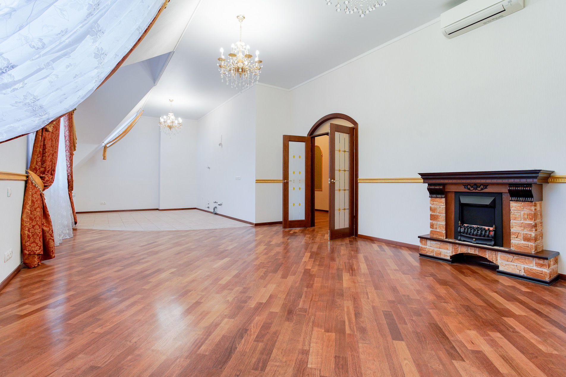 Просторная кухня-гостиная Продажа квартиры 135м² 'Дом на Исполкомской' Исполкомская ул., 12 Просторная кухня-гостиная Продажа квартиры 135м² 'Дом на Исполкомской' Исполкомская ул., 12