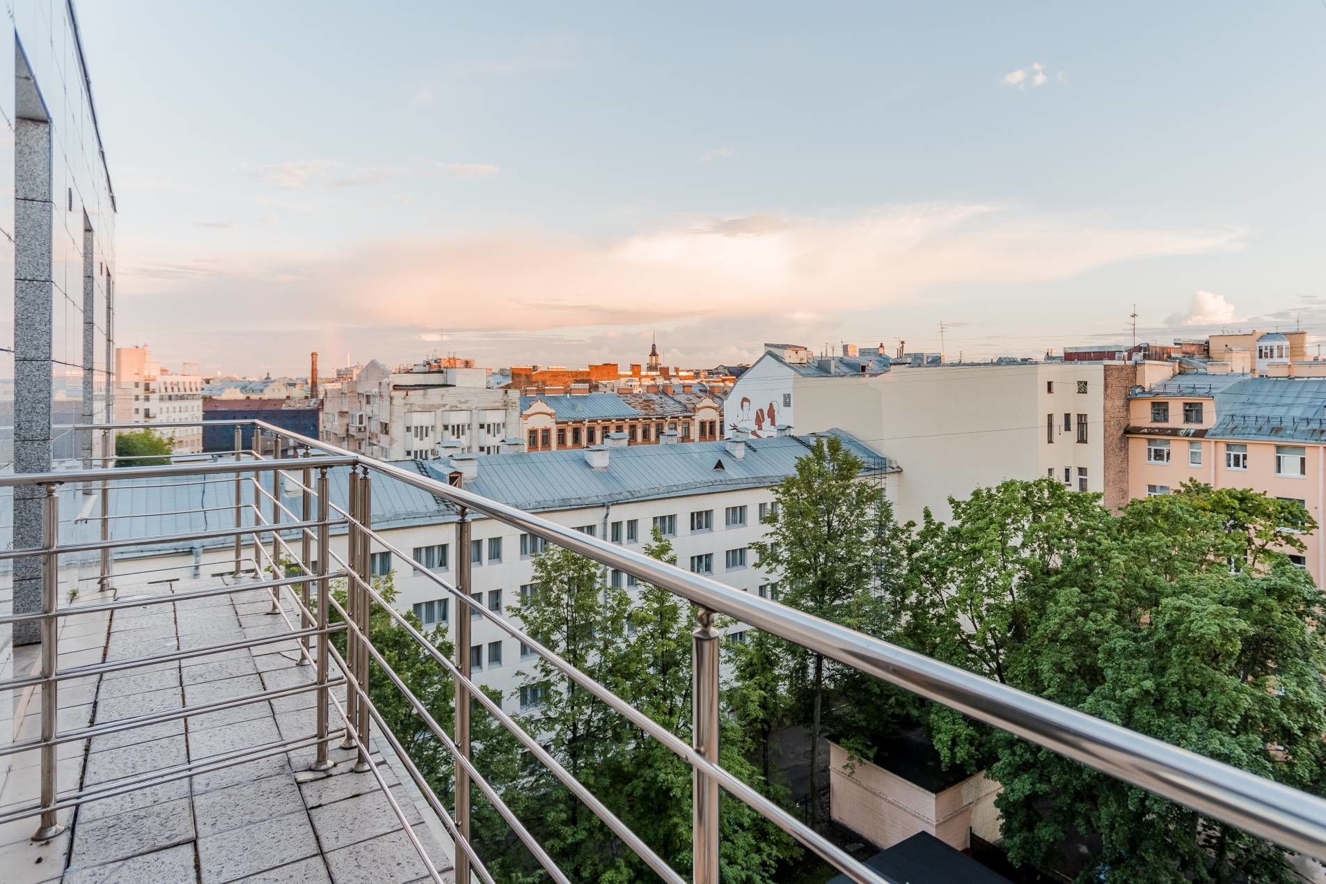 Раннее утро. Балкон. Атмосфера Продажа квартиры 120м² 'Aston Graftio' Графтио ул., 5 Раннее утро. Балкон. Атмосфера Продажа квартиры 120м² 'Aston Graftio' Графтио ул., 5