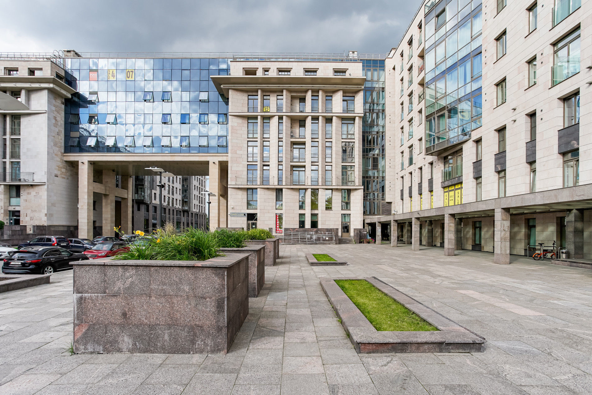 Современная архитектура комплекса Продажа квартиры 176м² 'Смольный парк I' Орловская ул., 1 Современная архитектура комплекса Продажа квартиры 176м² 'Смольный парк I' Орловская ул., 1