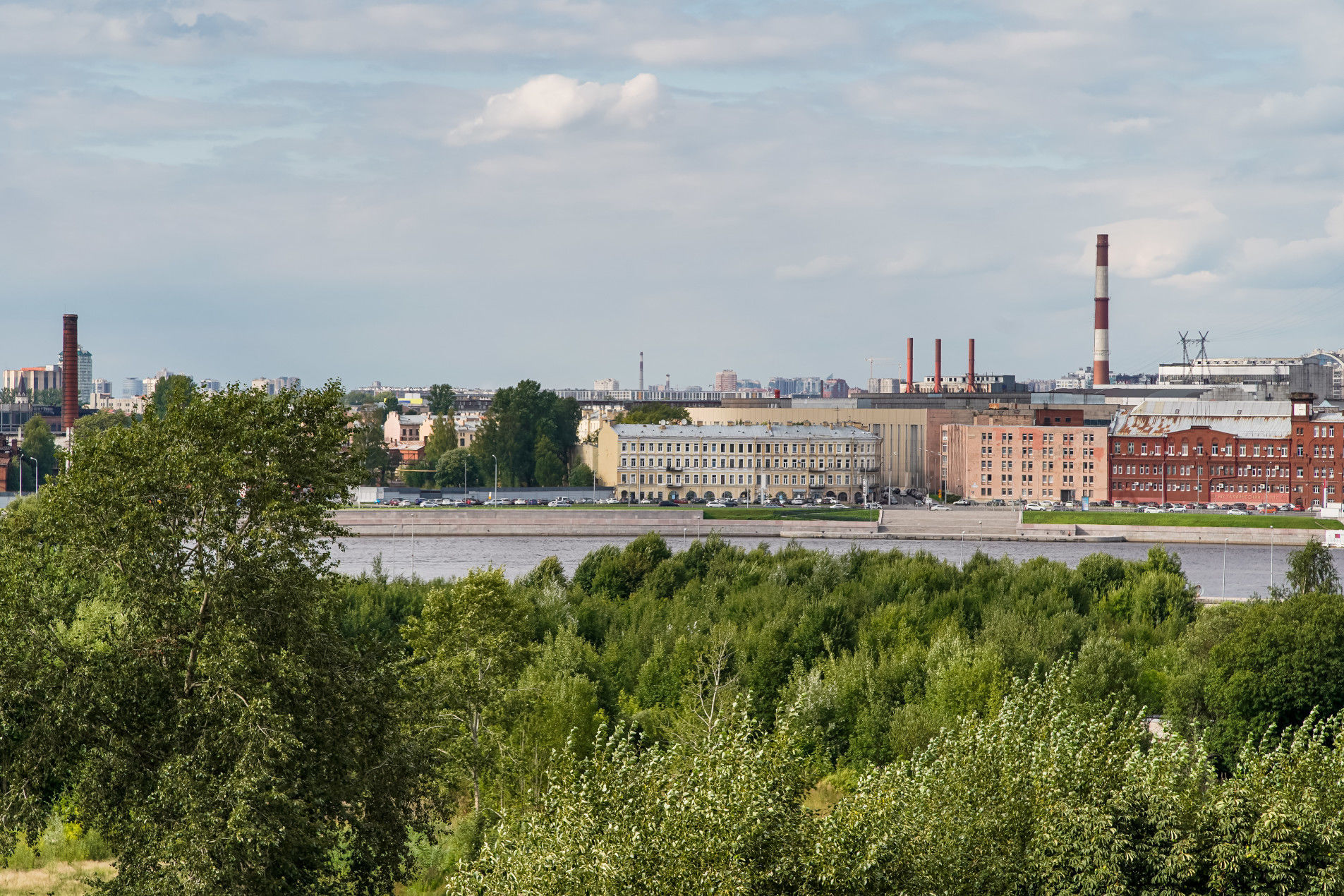 Видна Нева Продажа квартиры 176м² 'Смольный парк I' Орловская ул., 1 Видна Нева Продажа квартиры 176м² 'Смольный парк I' Орловская ул., 1