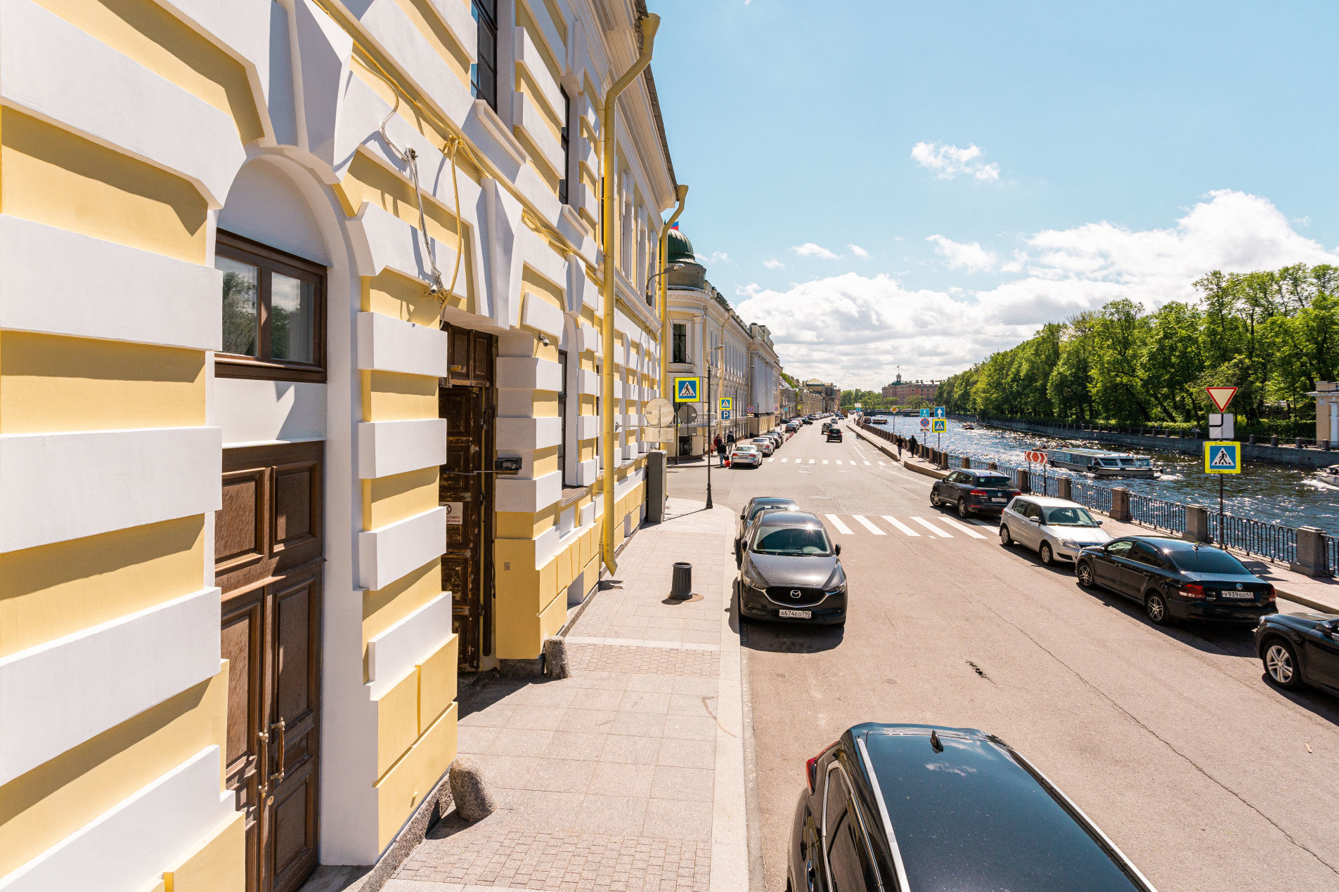 Свой парадный вход Продажа квартиры 694м² 'Дом Баура' Фонтанки реки наб., 2 Свой парадный вход Продажа квартиры 694м² 'Дом Баура' Фонтанки реки наб., 2