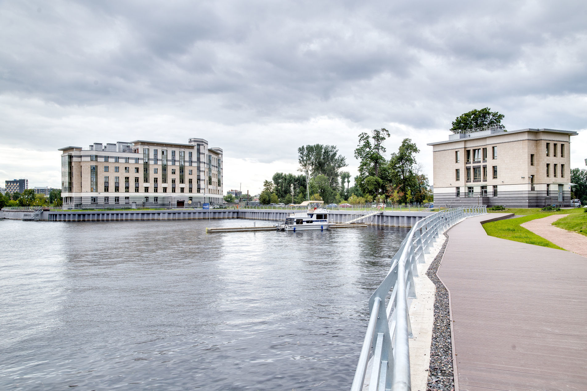 Приватный пирс в вашем дворе Продажа апартамента 116м² 'Royal Park' Петровский пр., 2 Приватный пирс в вашем дворе Продажа апартамента 116м² 'Royal Park' Петровский пр., 2