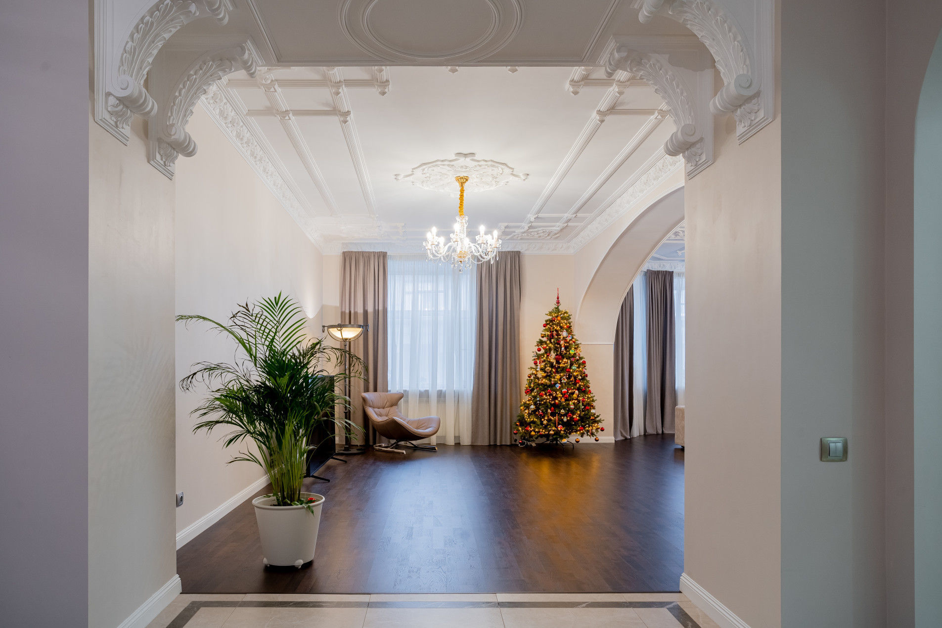 Высокие потолки и уникальная лепнина Продажа квартиры 211м² 'Дом Бенуа' Кронверкская ул., 29/37 Высокие потолки и уникальная лепнина Продажа квартиры 211м² 'Дом Бенуа' Кронверкская ул., 29/37