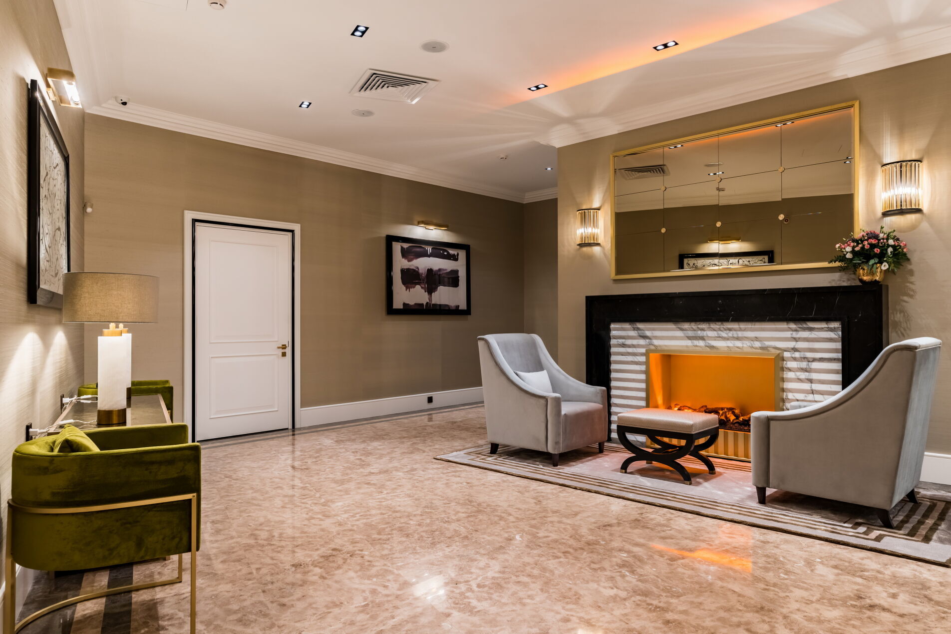 Лобби с камином Продажа квартиры 133м² 'Art View House' Мойки реки наб., 102