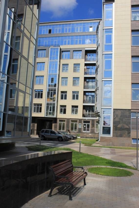 Благоустроенная территория комплекса Продажа квартиры 354м² 'Олимпийская деревня' Вязовая ул., 10