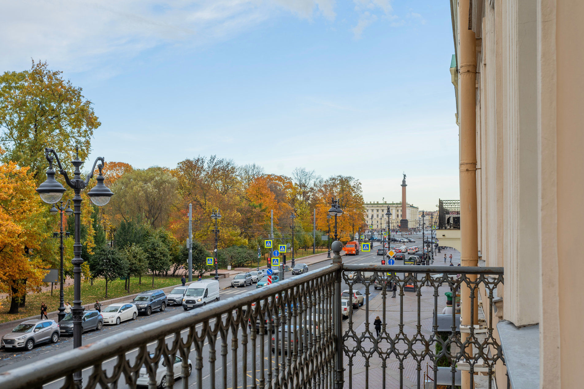 Высокие потолки. В квартире очень тихо Продажа квартиры 229м² 'Адмиралтейский, 10' Адмиралтейский пр., 10 Высокие потолки. В квартире очень тихо Продажа квартиры 229м² 'Адмиралтейский, 10' Адмиралтейский пр., 10