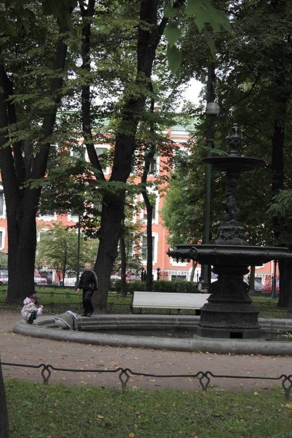 Вид на дом из Румянцевского сада Продажа квартиры 147м² 'Румянцевская, 2' Румянцевская пл, 2 Вид на дом из Румянцевского сада Продажа квартиры 147м² 'Румянцевская, 2' Румянцевская пл, 2