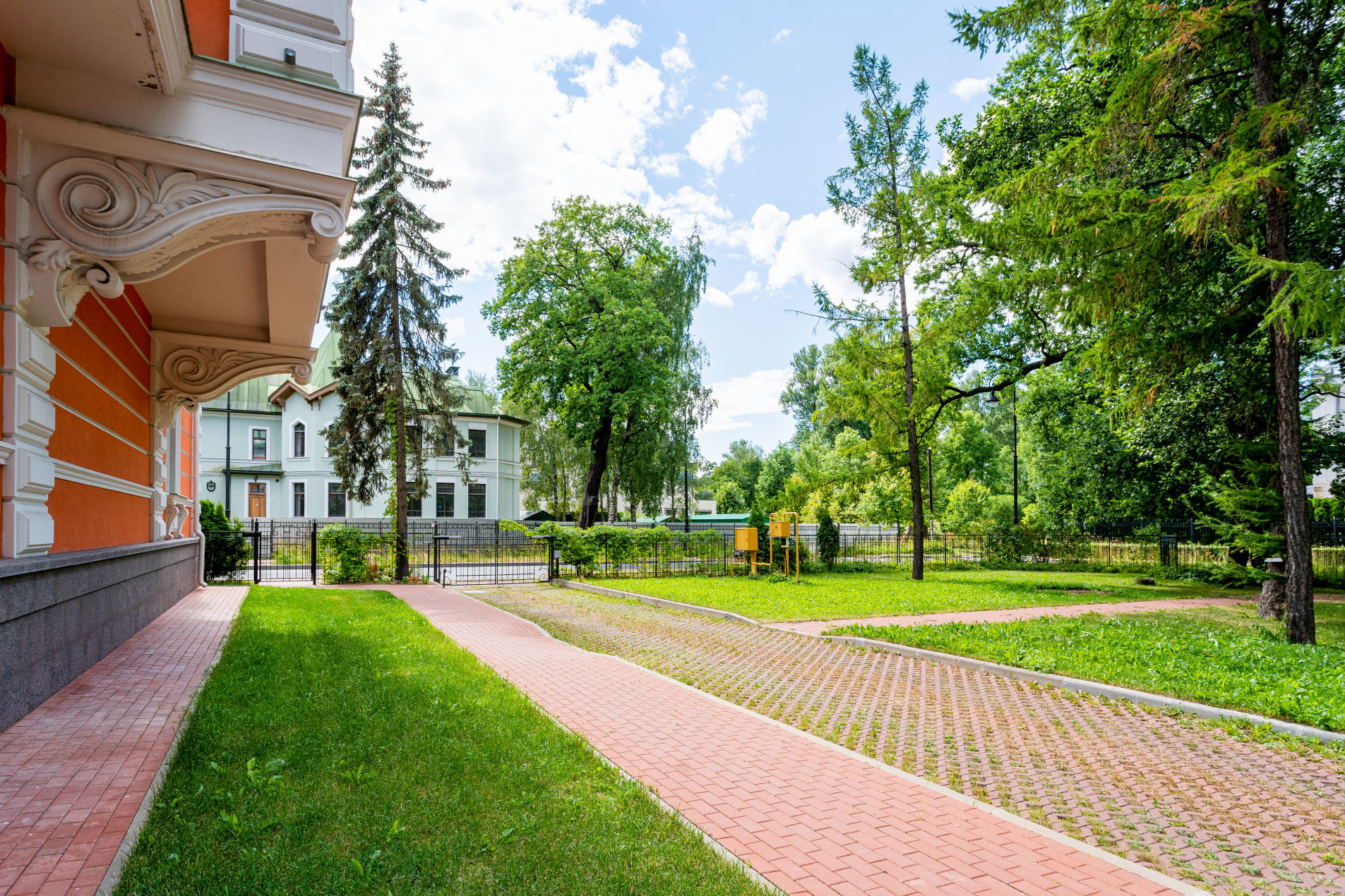 Закрытая территория Продажа апартамента 225м² 'Del'Arte Клубный Дом' Санаторная аллея, 3 Закрытая территория Продажа апартамента 225м² 'Del'Arte Клубный Дом' Санаторная аллея, 3