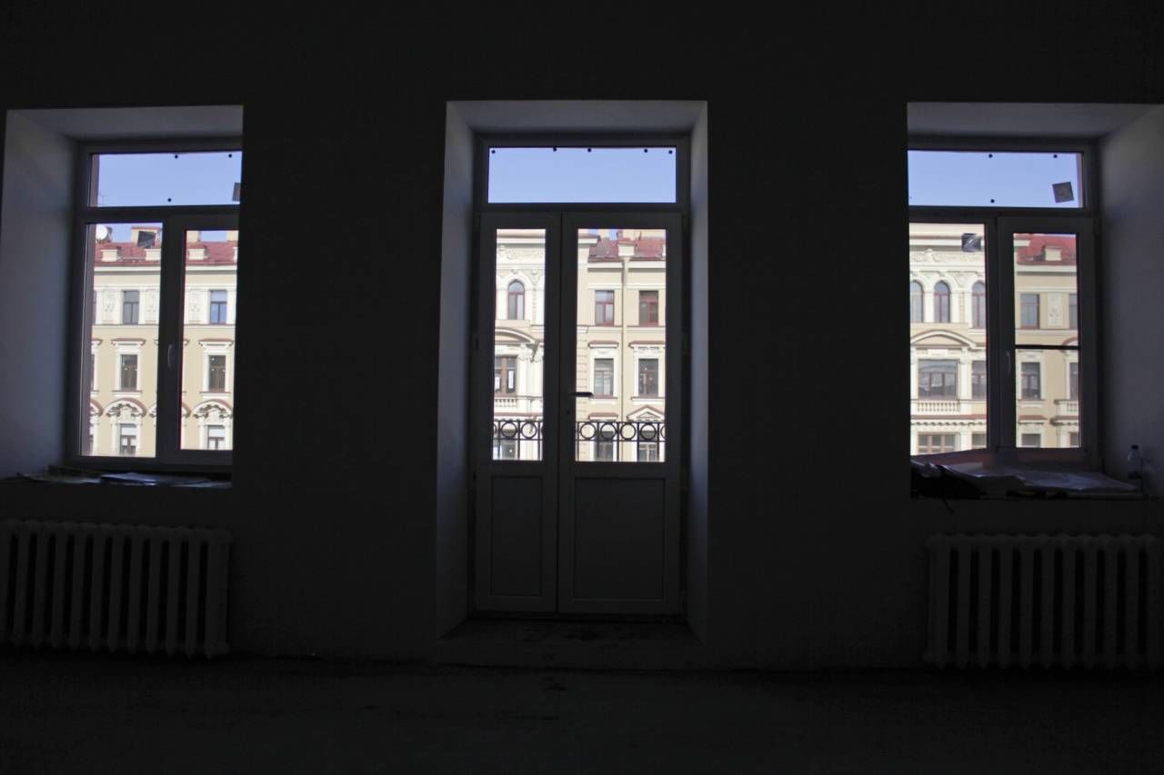 4 высоких окна и балкон выходят на канал Продажа квартиры 128м² 'Грибоедова, 68' Грибоедова наб. кан., 68 4 высоких окна и балкон выходят на канал Продажа квартиры 128м² 'Грибоедова, 68' Грибоедова наб. кан., 68