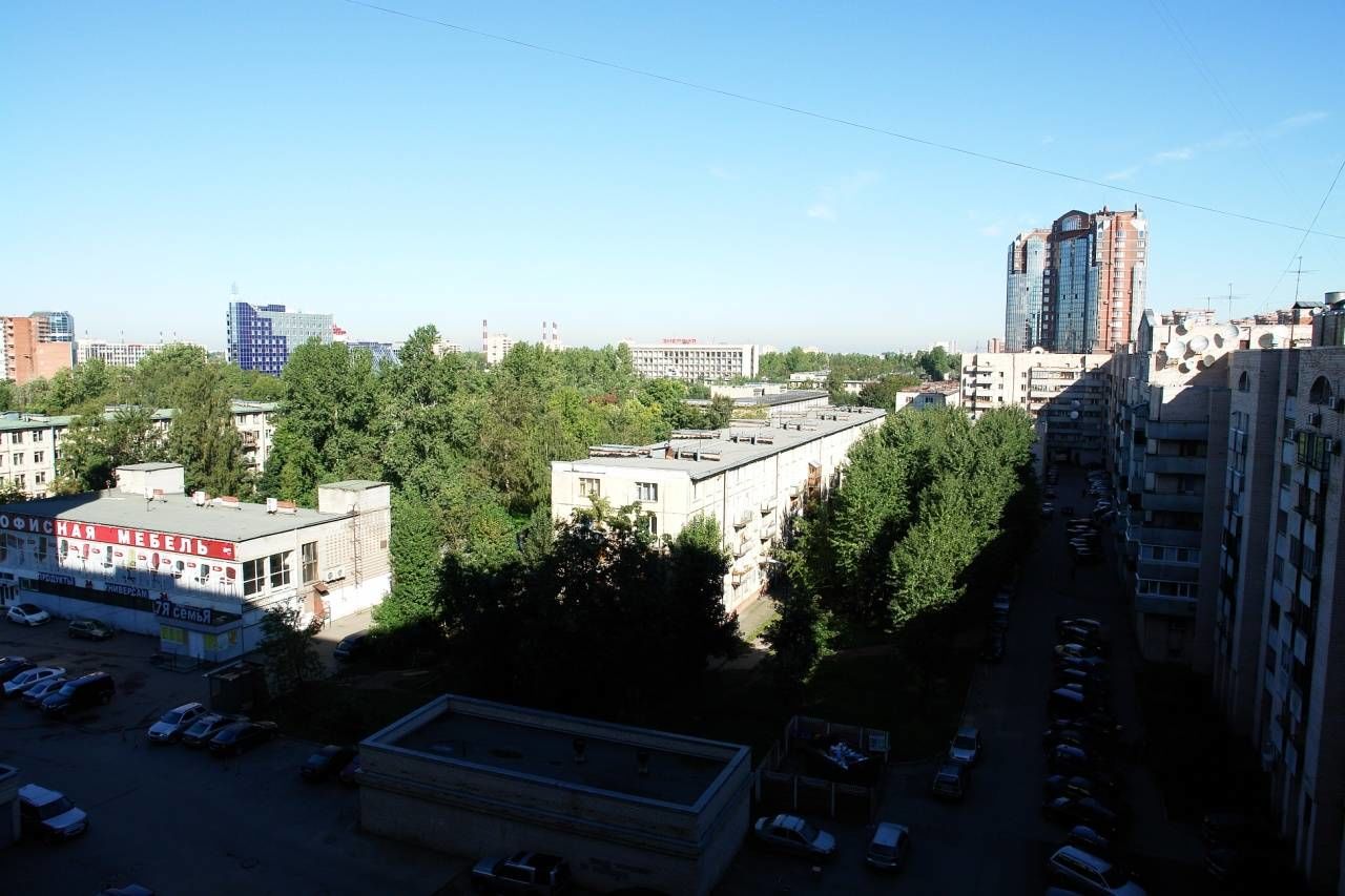 Вид в зеленый двор из спален Продажа квартиры 126м² 'Варшавская, 63' Варшавская ул., 63 к. 1 Вид в зеленый двор из спален Продажа квартиры 126м² 'Варшавская, 63' Варшавская ул., 63 к. 1