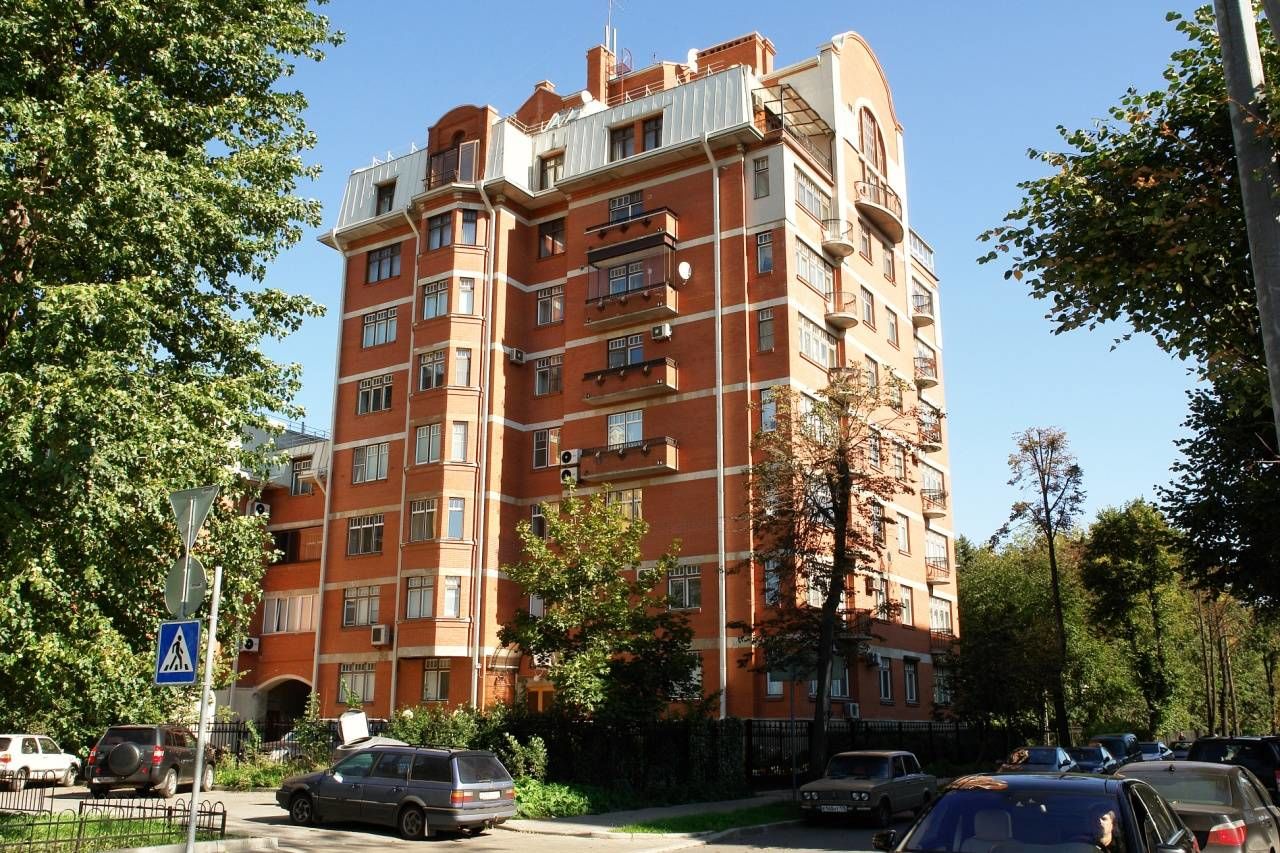 Дом, окруженный зеленью Продажа квартиры 202м² 'Юризанская, 12' Юризанская ул., 12