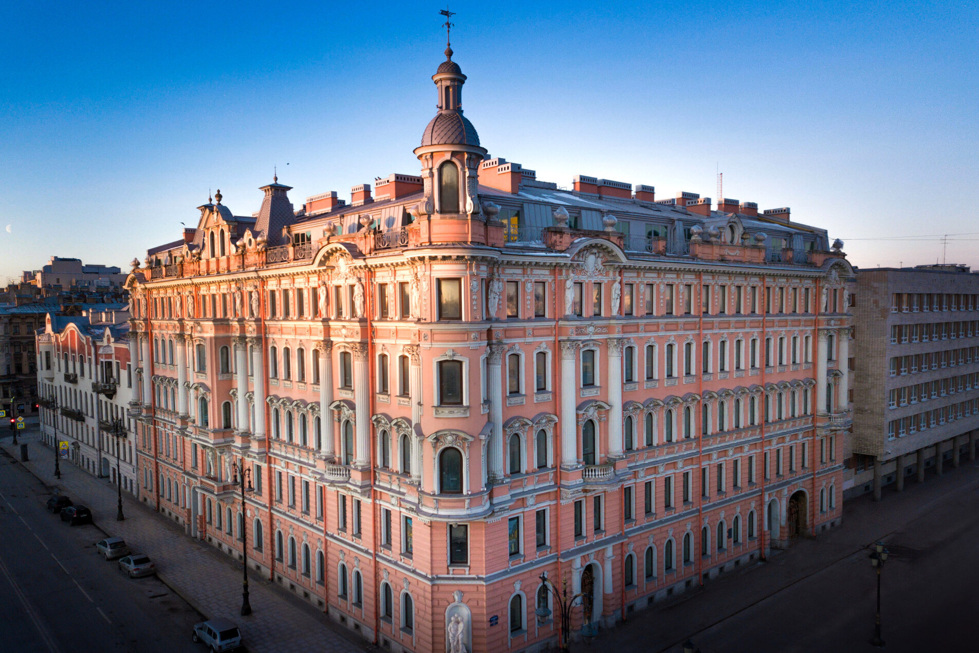 Исторический особняк у Таврического сада Продажа квартиры 350м² 'Три грации' Захарьевская ул., 41 Исторический особняк у Таврического сада Продажа квартиры 350м² 'Три грации' Захарьевская ул., 41