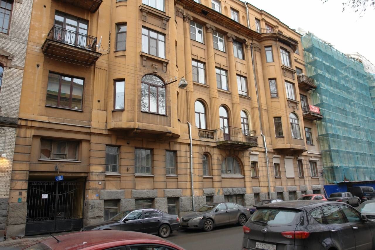Фасад дома. Часть уже реставрируется Продажа квартиры 117м² 'Таврическая, 3' Таврическая ул., 3 Фасад дома. Часть уже реставрируется Продажа квартиры 117м² 'Таврическая, 3' Таврическая ул., 3