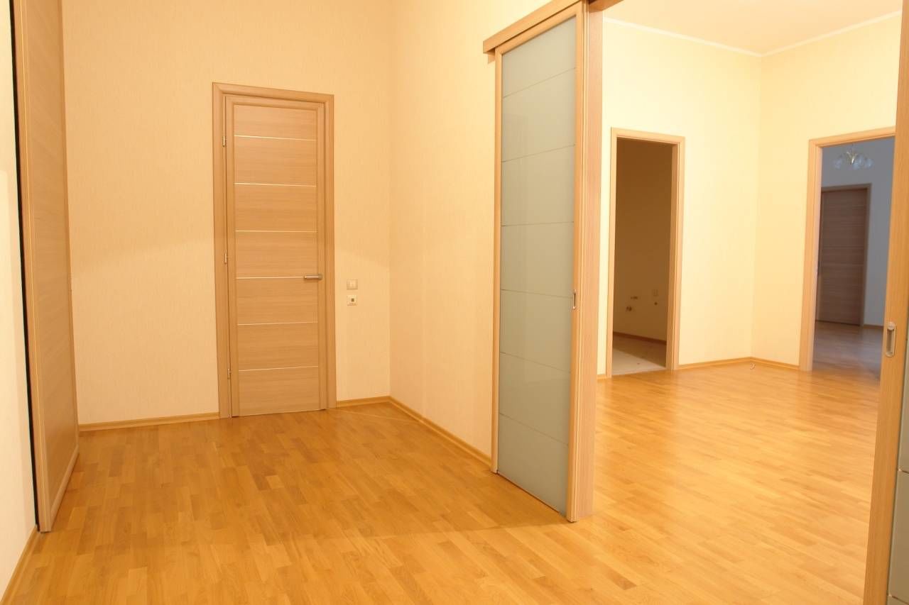 Из прихожей в комнату Продажа квартиры 117м² 'Таврическая, 3' Таврическая ул., 3 Из прихожей в комнату Продажа квартиры 117м² 'Таврическая, 3' Таврическая ул., 3