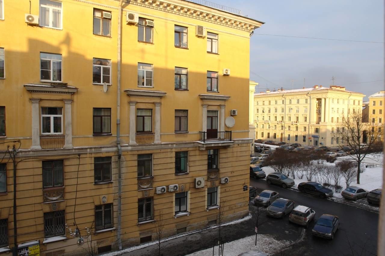 Вид из окна в сторону сквера Продажа квартиры 70м² '5 Советская, 28' 5-я Советская ул., 28 Вид из окна в сторону сквера Продажа квартиры 70м² '5 Советская, 28' 5-я Советская ул., 28