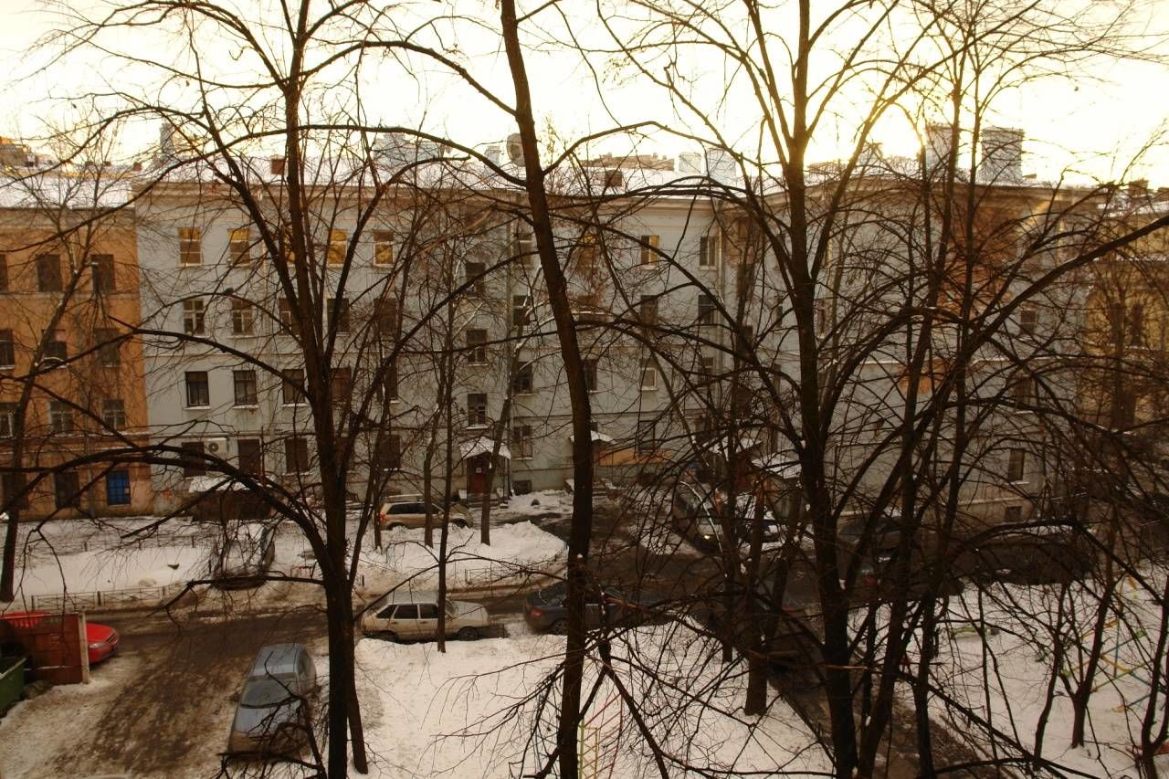 Вид из окна в зеленый двор Продажа квартиры 70м² '5 Советская, 28' 5-я Советская ул., 28 Вид из окна в зеленый двор Продажа квартиры 70м² '5 Советская, 28' 5-я Советская ул., 28