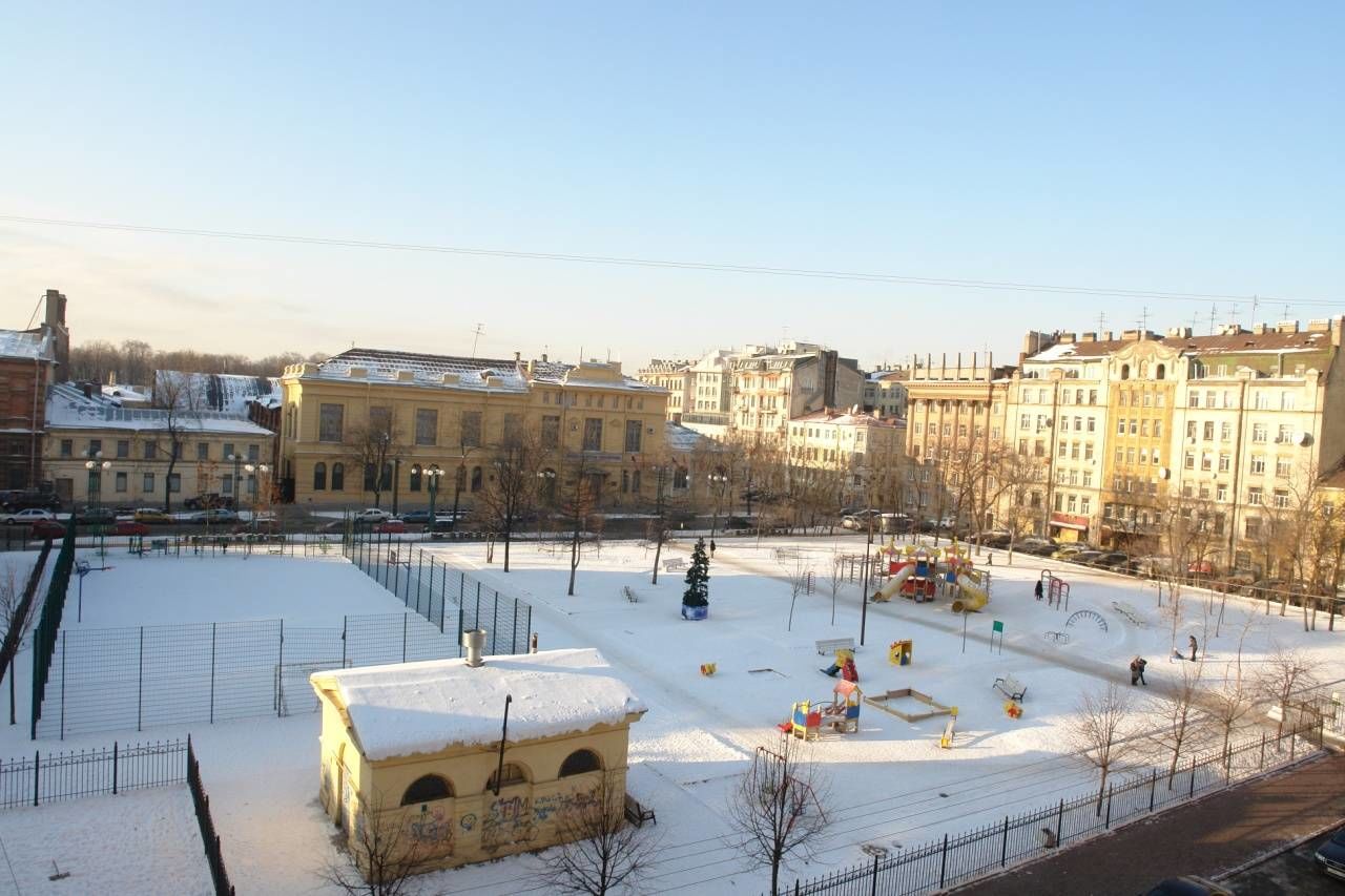 Вид из окон на сквер и Соляной переулок Продажа квартиры 48м² 'Гагаринская, 26' Гагаринская ул., 26 Вид из окон на сквер и Соляной переулок Продажа квартиры 48м² 'Гагаринская, 26' Гагаринская ул., 26