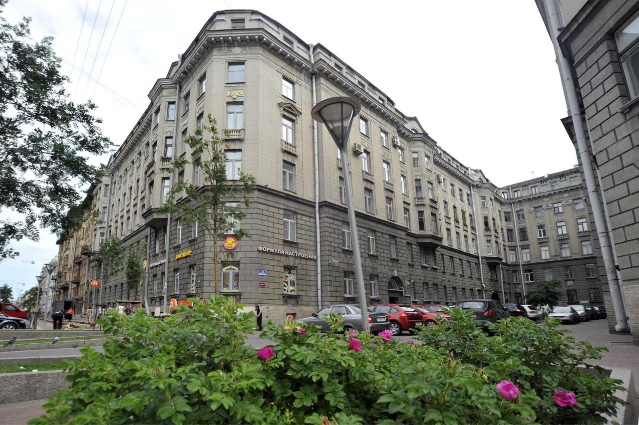 Двор-курдонер Продажа квартиры 252м² 'Дом страхового общества' Правды ул., 22 Двор-курдонер Продажа квартиры 252м² 'Дом страхового общества' Правды ул., 22