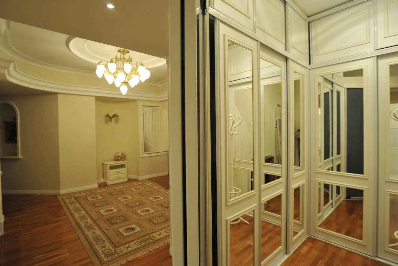 Холл с просторной гардеробной Продажа квартиры 252м² 'Дом страхового общества' Правды ул., 22 Холл с просторной гардеробной Продажа квартиры 252м² 'Дом страхового общества' Правды ул., 22