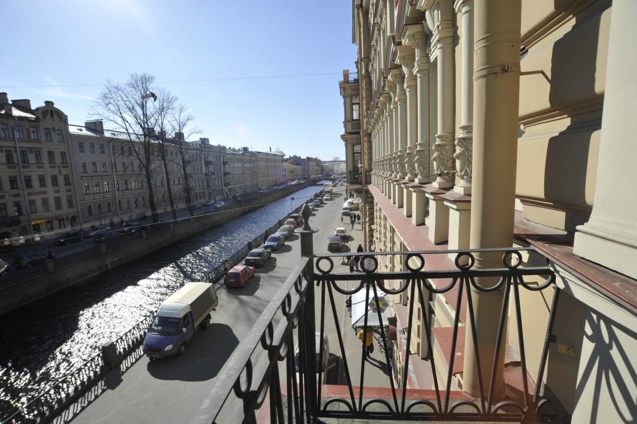 Вид из эркера на канал Продажа квартиры 271м² 'Грибоедова, 71' Грибоедова канала наб., 71 Вид из эркера на канал Продажа квартиры 271м² 'Грибоедова, 71' Грибоедова канала наб., 71