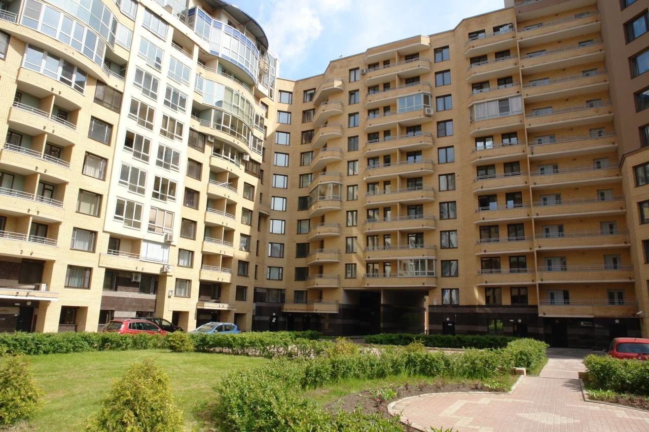 Внутренняя территория Продажа квартиры 77м² 'Серебряные зеркала' Дивенская ул., 5
