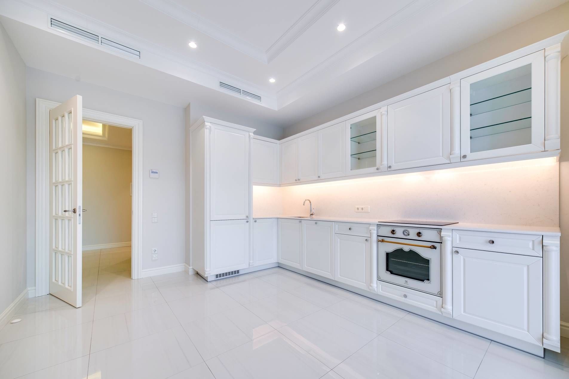 Светлая просторная кухня Продажа квартиры 80м² 'Life Приморский' Приморский пр., 52 к.1