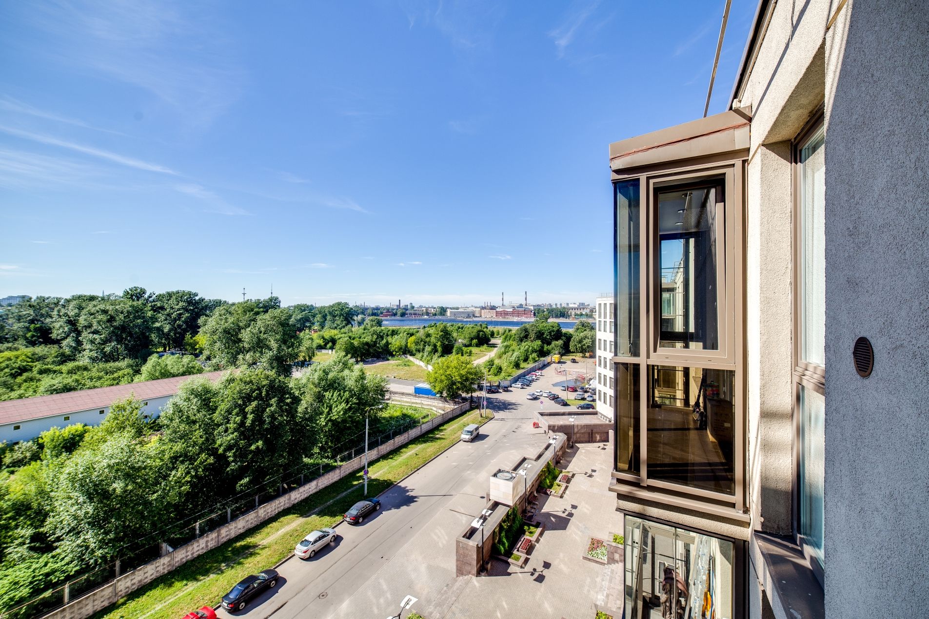 Вид из окон на Неву Продажа квартиры 232м² 'Смольный парк II' Орловская ул, 1 Вид из окон на Неву Продажа квартиры 232м² 'Смольный парк II' Орловская ул, 1