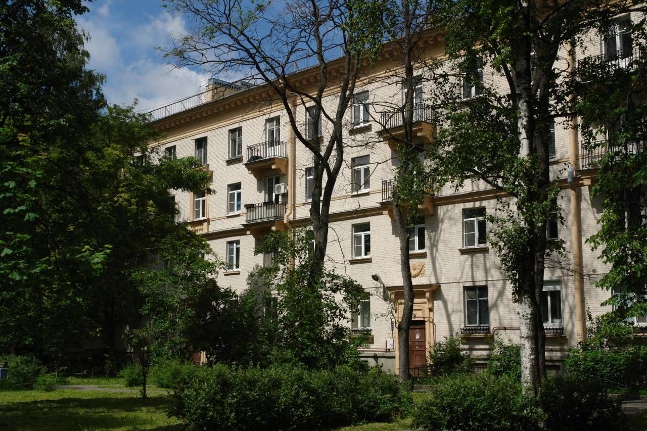 Вид на дом со стороны двора Продажа квартиры 80м² 'Савушкина, 14' Савушкина ул., 14 Вид на дом со стороны двора Продажа квартиры 80м² 'Савушкина, 14' Савушкина ул., 14