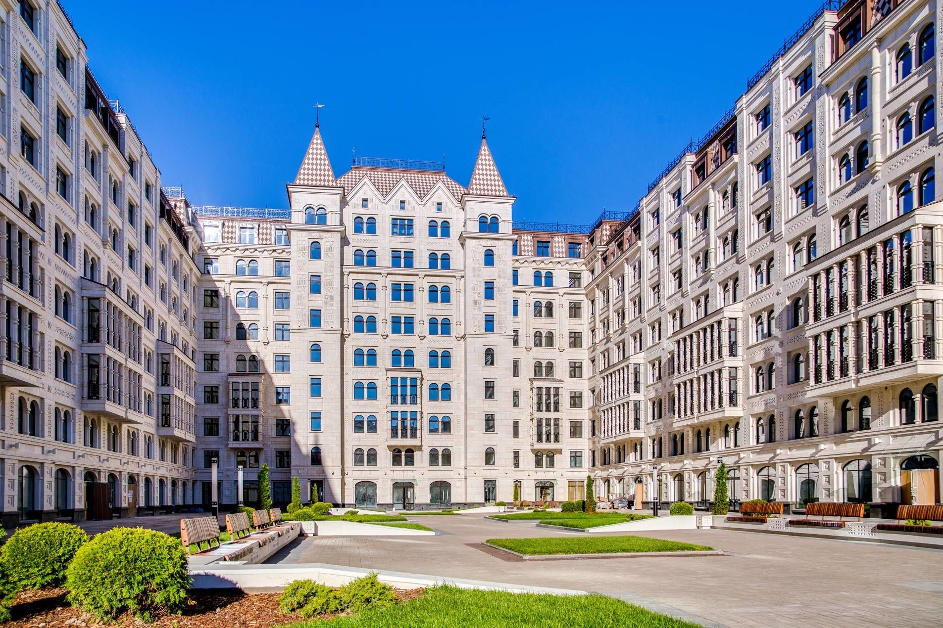 Благоустроенная территория Продажа квартиры 135м² 'Русский дом' Басков пер., 2
