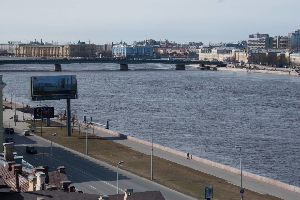 Вид на Неву и Литейный мост Продажа квартиры 159м² 'Дом на Неве' Воскресенская наб., 12 Вид на Неву и Литейный мост Продажа квартиры 159м² 'Дом на Неве' Воскресенская наб., 12