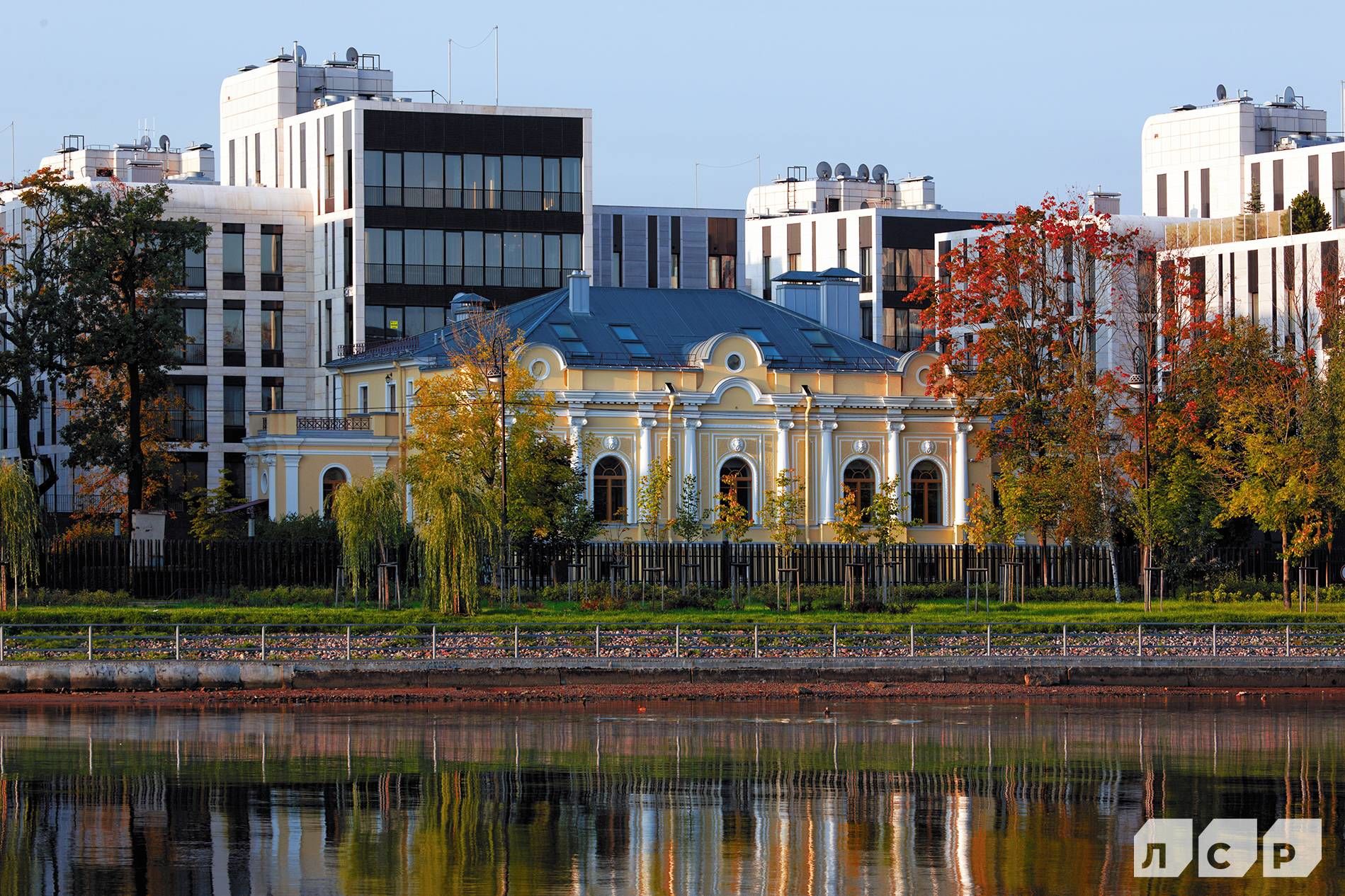 Вид на особняк Продажа особняка 1216м² 'Кентавр' Мартынова наб., 70А Вид на особняк Продажа особняка 1216м² 'Кентавр' Мартынова наб., 70А