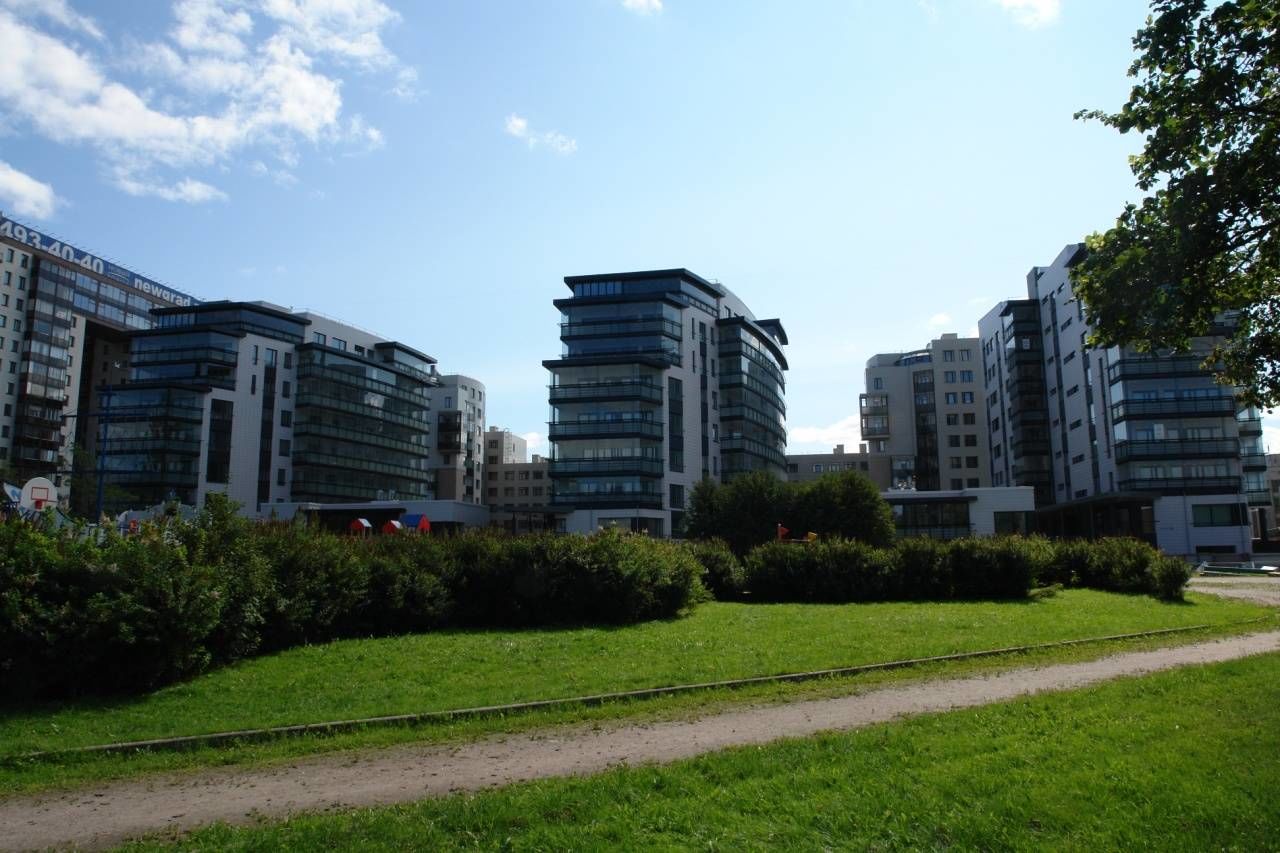 Вид на комплекс со стороны сквера Продажа квартиры 55м² 'Новый город' Новочеркасский пр., 33 Вид на комплекс со стороны сквера Продажа квартиры 55м² 'Новый город' Новочеркасский пр., 33
