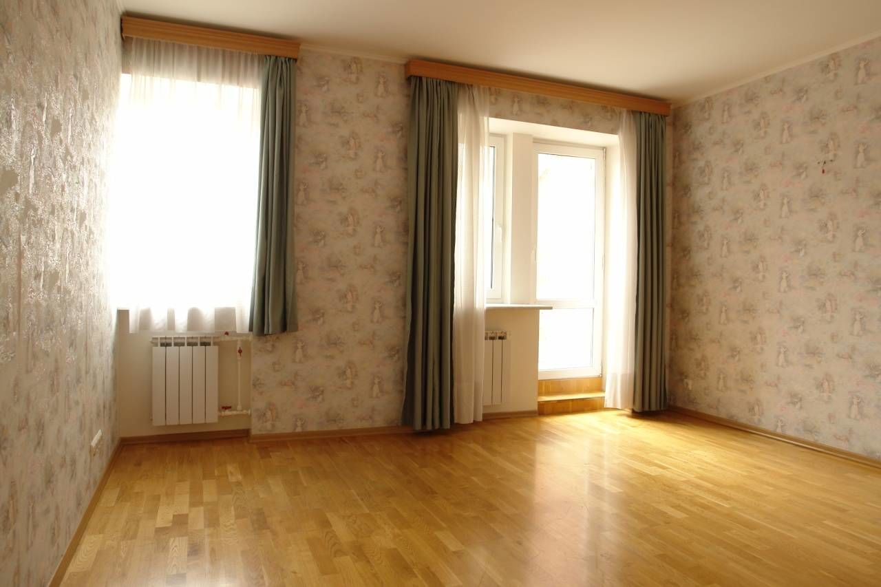 Комната с выходом на балкон Продажа квартиры 177м² 'Алексея Толстого, 50' г. Пушкин, Алексея Толстого б-р, 50 к. 2 Комната с выходом на балкон Продажа квартиры 177м² 'Алексея Толстого, 50' г. Пушкин, Алексея Толстого б-р, 50 к. 2