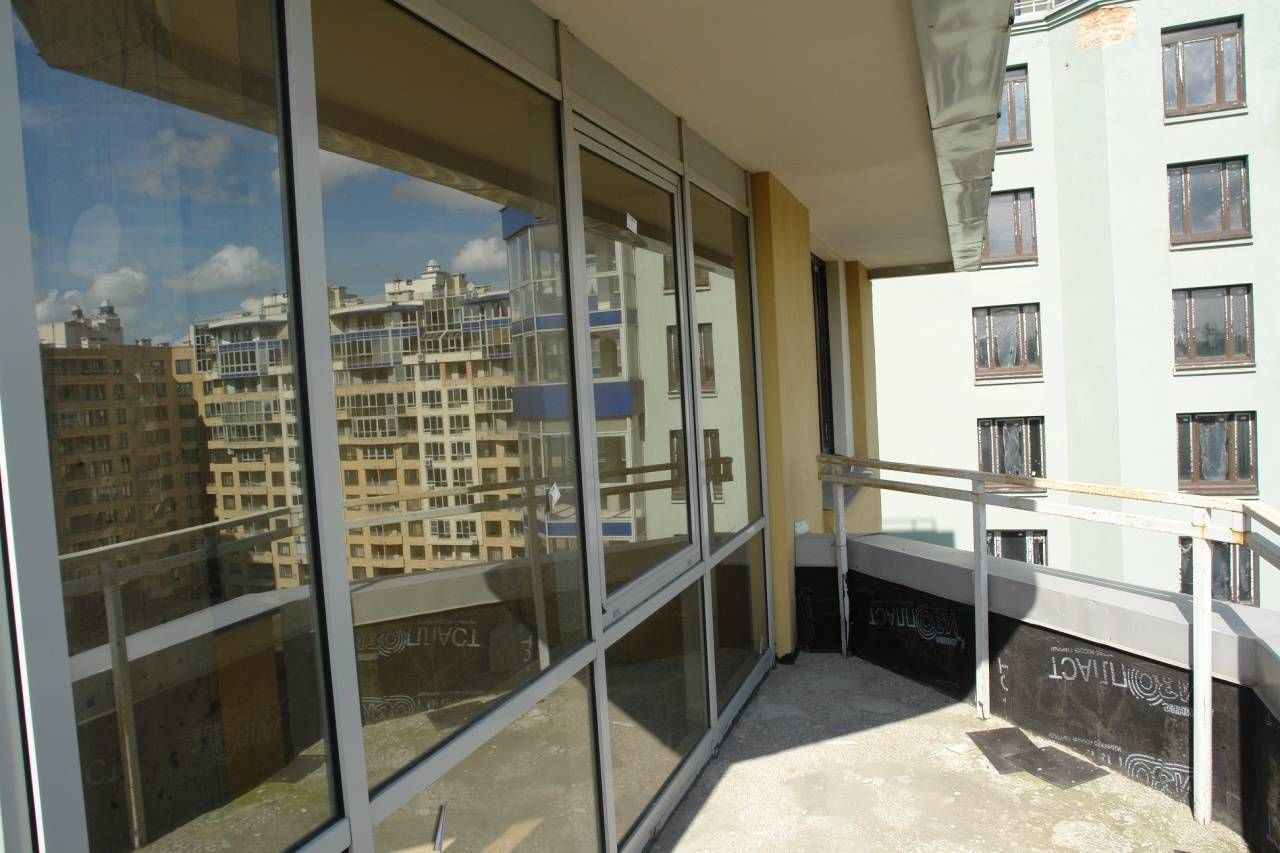 Балкон вдоль зимнего сада Продажа квартиры 137м² 'Серебряные зеркала' Дивенская ул., 5 Балкон вдоль зимнего сада Продажа квартиры 137м² 'Серебряные зеркала' Дивенская ул., 5