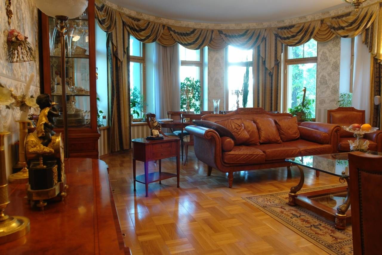 Просторная красивая гостиная Продажа квартиры 192м² 'Каменноостровская коллекция, 62' Каменноостровский пр., 56