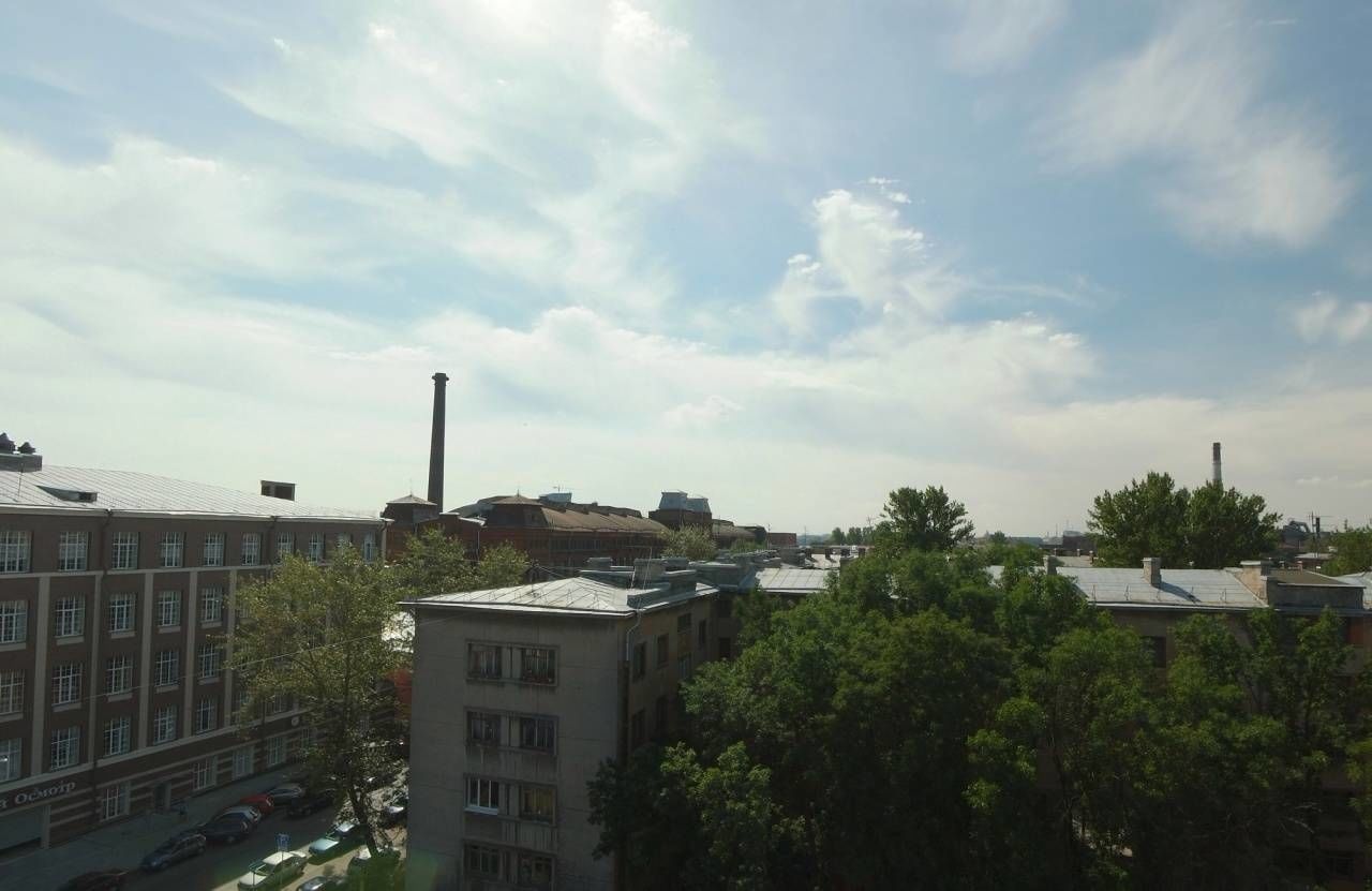 Вид из окон в тихий зеленый двор Продажа квартиры 55м² 'Александрия' Новгородская ул., 23 Вид из окон в тихий зеленый двор Продажа квартиры 55м² 'Александрия' Новгородская ул., 23