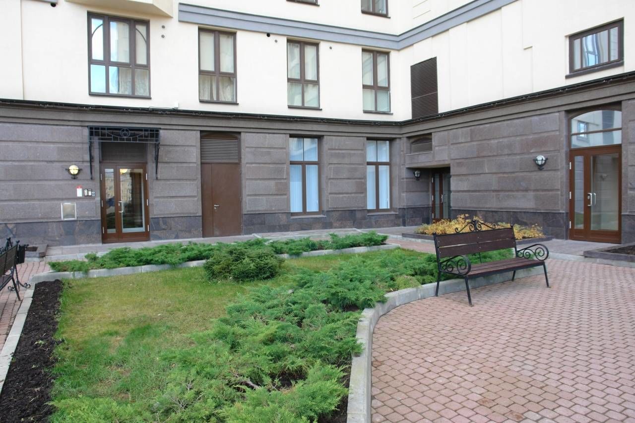 Благоустроенный двор Продажа квартиры 43м² 'Парадный Квартал' Парадная ул., 3 к. 2 Благоустроенный двор Продажа квартиры 43м² 'Парадный Квартал' Парадная ул., 3 к. 2