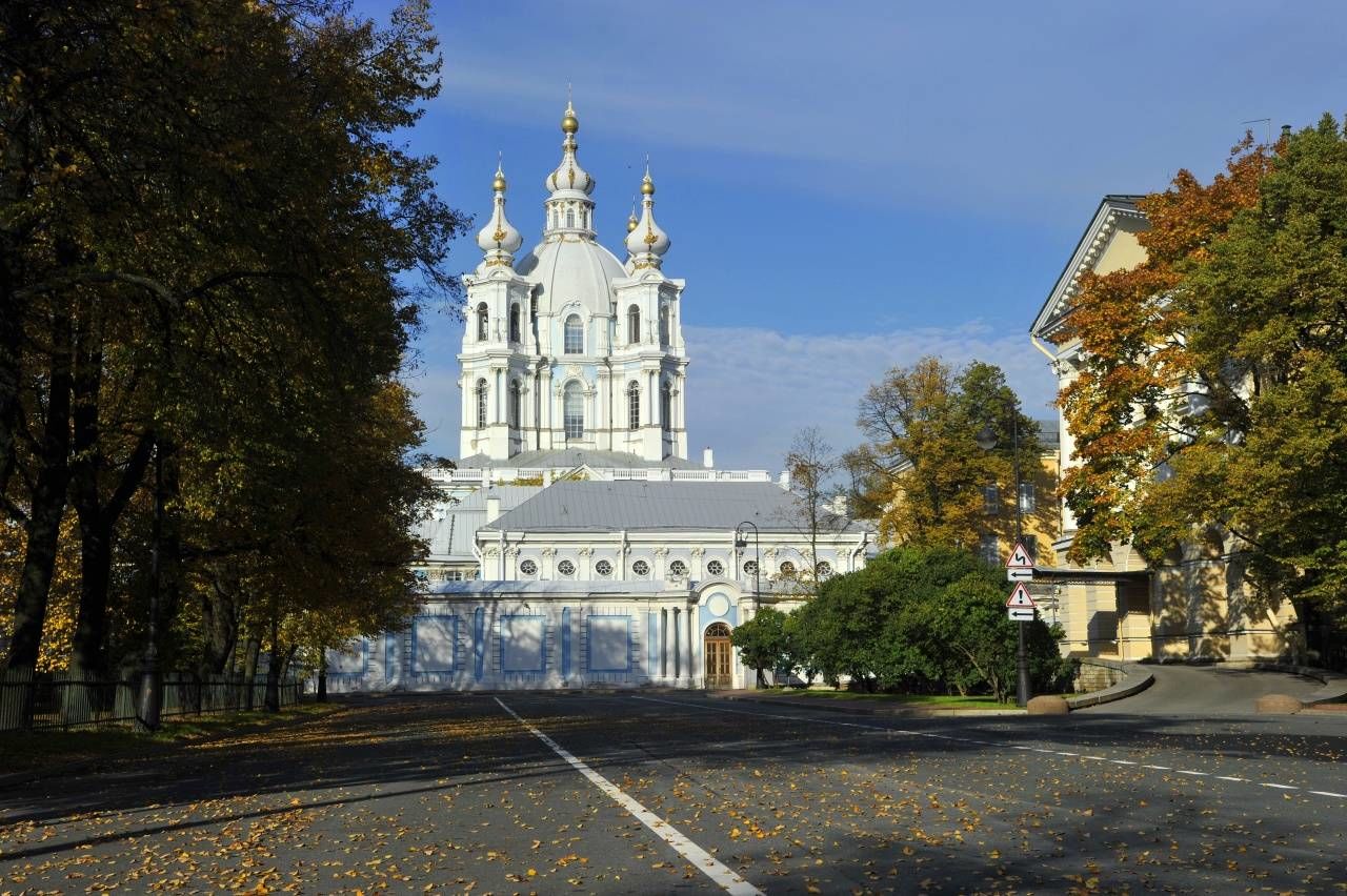 Сразу за парковкой Продажа квартиры 102м² 'Дом профессоров Смольного' Смольный пр., 6