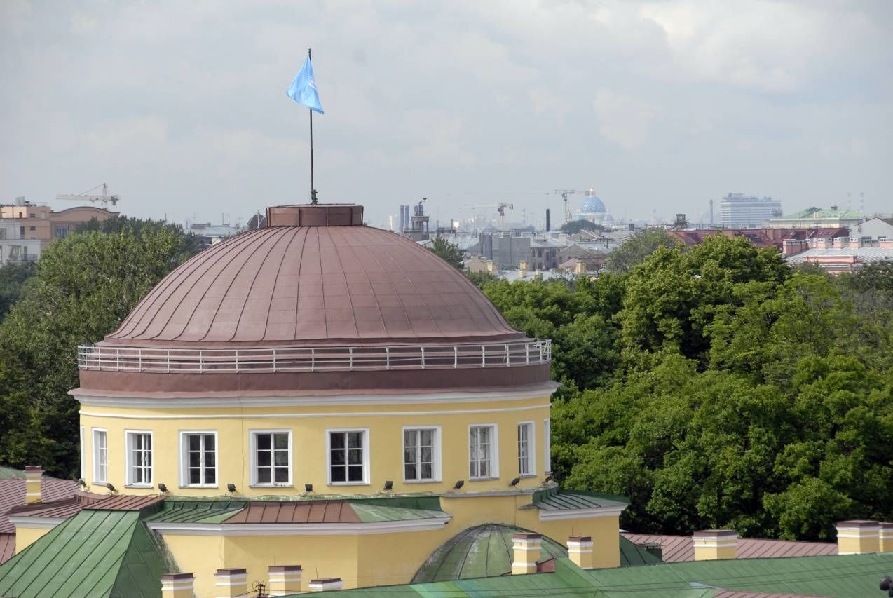 Виден Таврический дворец и кроны парка Продажа квартиры 168м² 'Таврическая, 41' Таврическая ул., 41 Виден Таврический дворец и кроны парка Продажа квартиры 168м² 'Таврическая, 41' Таврическая ул., 41