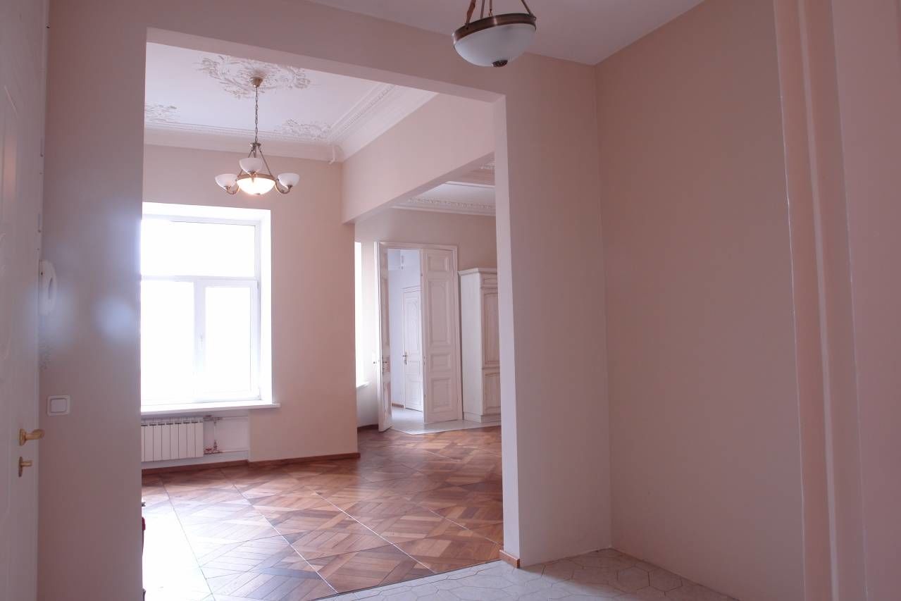 Вид из прихожей Продажа квартиры 154м² 'Маяковского, 30' Маяковского ул., 30 Вид из прихожей Продажа квартиры 154м² 'Маяковского, 30' Маяковского ул., 30