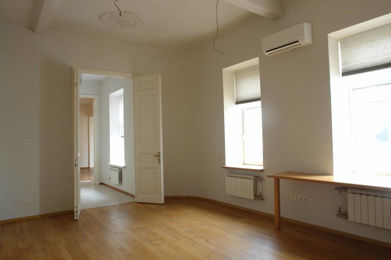 Высокие распашные двери Продажа квартиры 154м² 'Маяковского, 30' Маяковского ул., 30 Высокие распашные двери Продажа квартиры 154м² 'Маяковского, 30' Маяковского ул., 30