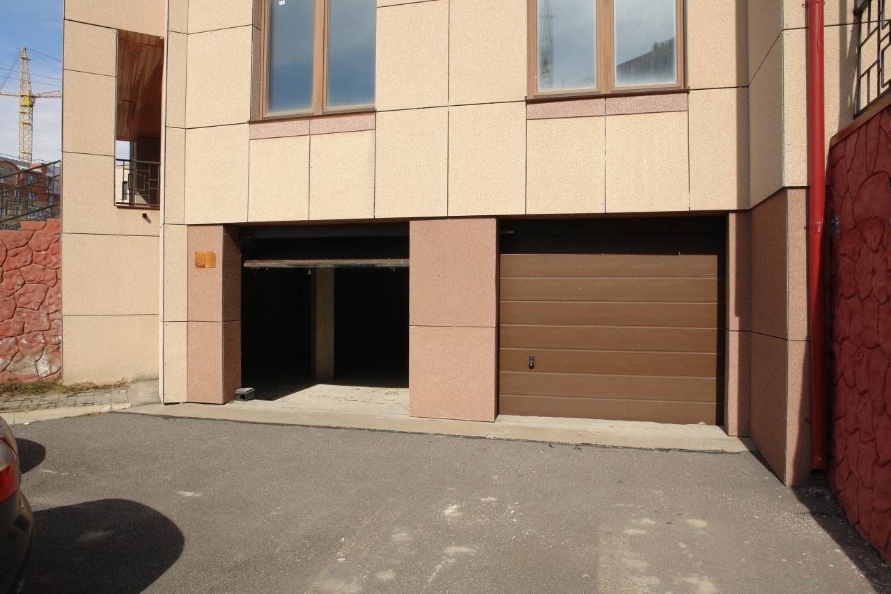 Ворота гаража Продажа квартиры 289м² 'Архитектора Данини, 9' Пушкин, Архитектора Данини ул.,9 Ворота гаража Продажа квартиры 289м² 'Архитектора Данини, 9' Пушкин, Архитектора Данини ул.,9