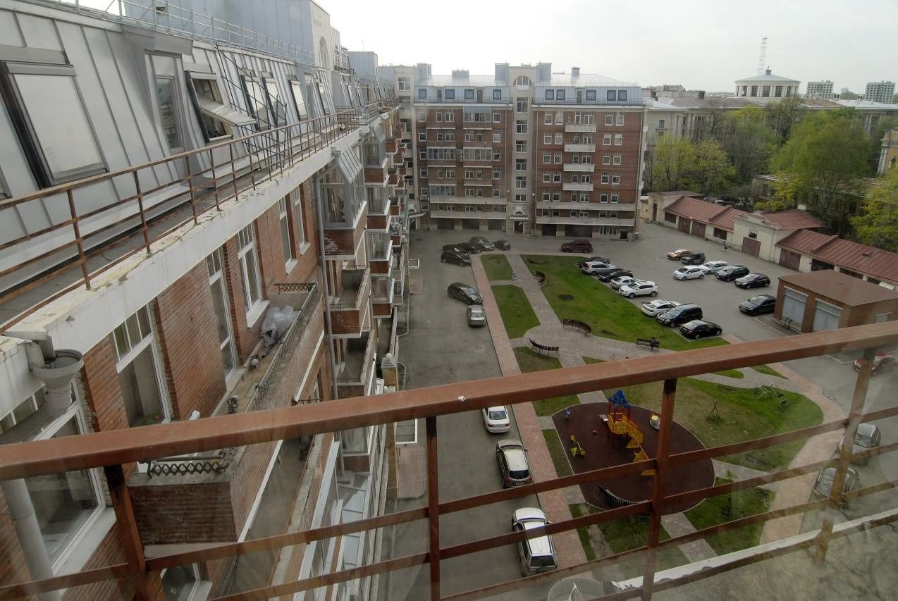 Благоустроенный двор Продажа квартиры 101м² 'Аптекарская, 6' Аптекарская наб., 6 Благоустроенный двор Продажа квартиры 101м² 'Аптекарская, 6' Аптекарская наб., 6